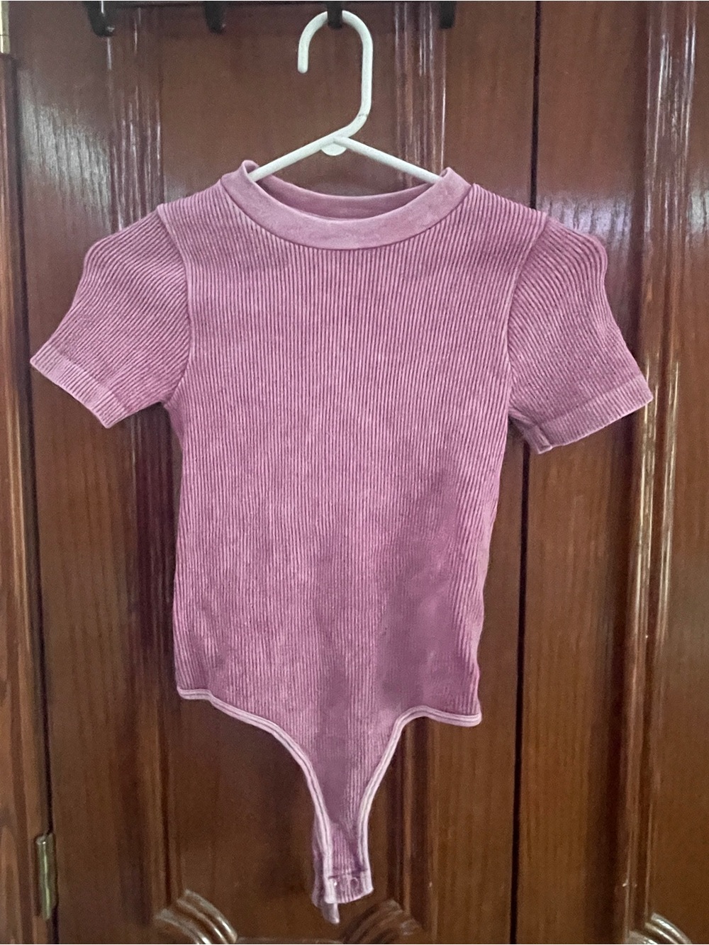 Forever 21 Womens Ribbed Short-Sleeve Bodysuit in Mauve